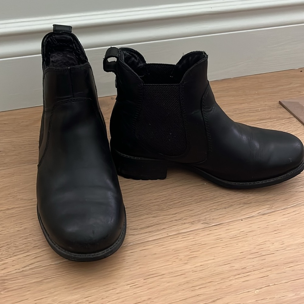 UGG Chelsea black boots